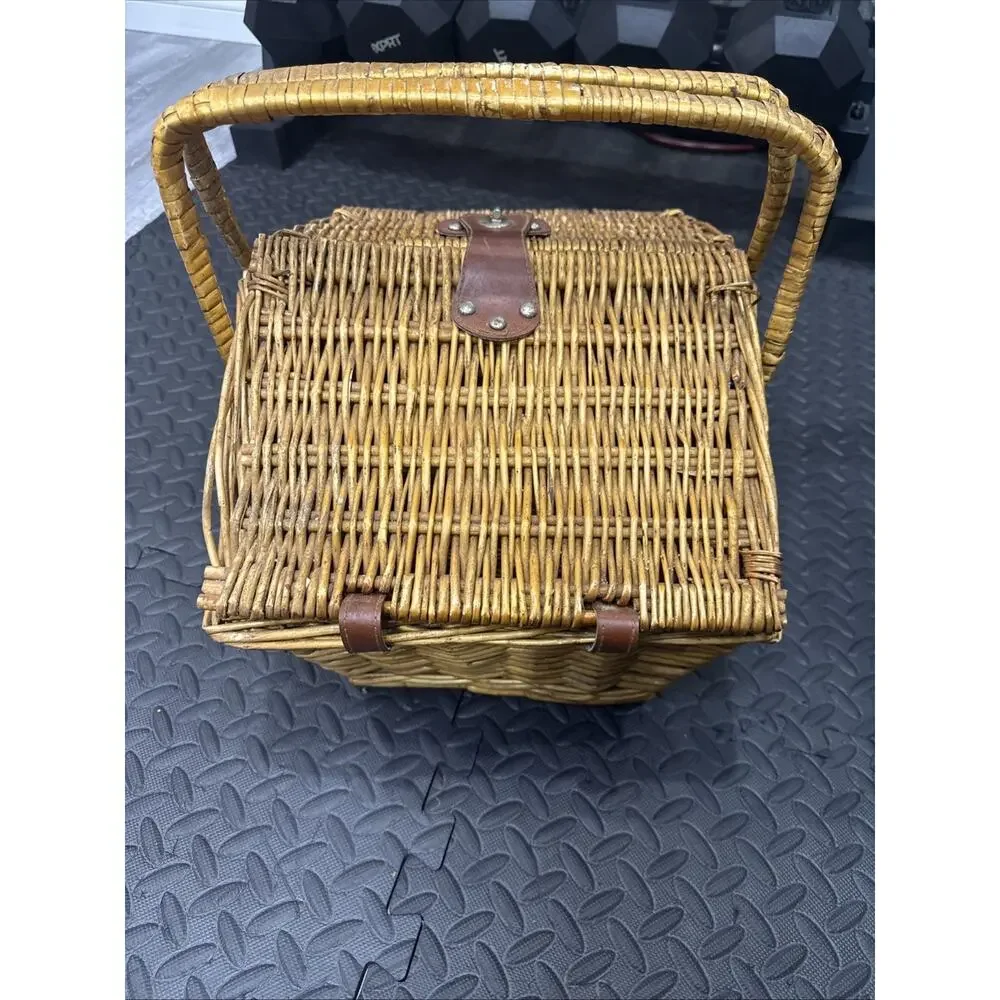 Unbranded wicker vintage